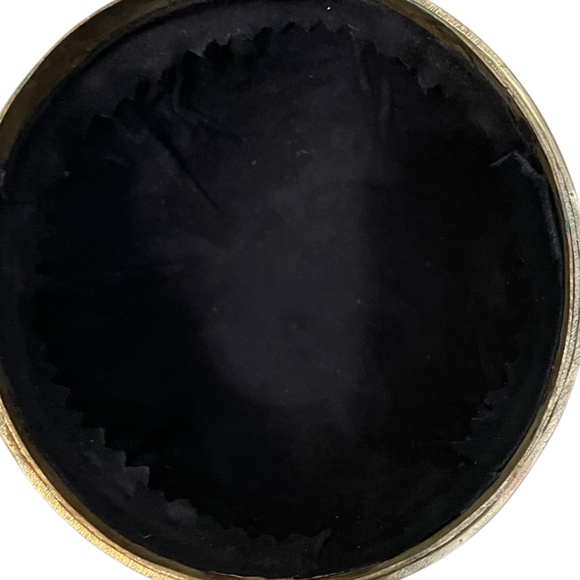 Vintage 19th C. English Coconut Shell Footed Trinket Box With Gold Clasps - Picture 8 of 8